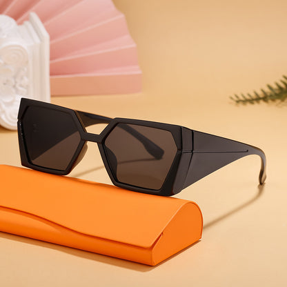 VogueLine™ – Trendy Sunwear